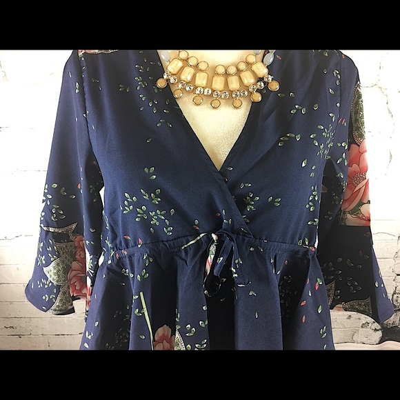 ❗️Sale ❗️  Floral Ruffle Crop Top - Picture 2 of 6